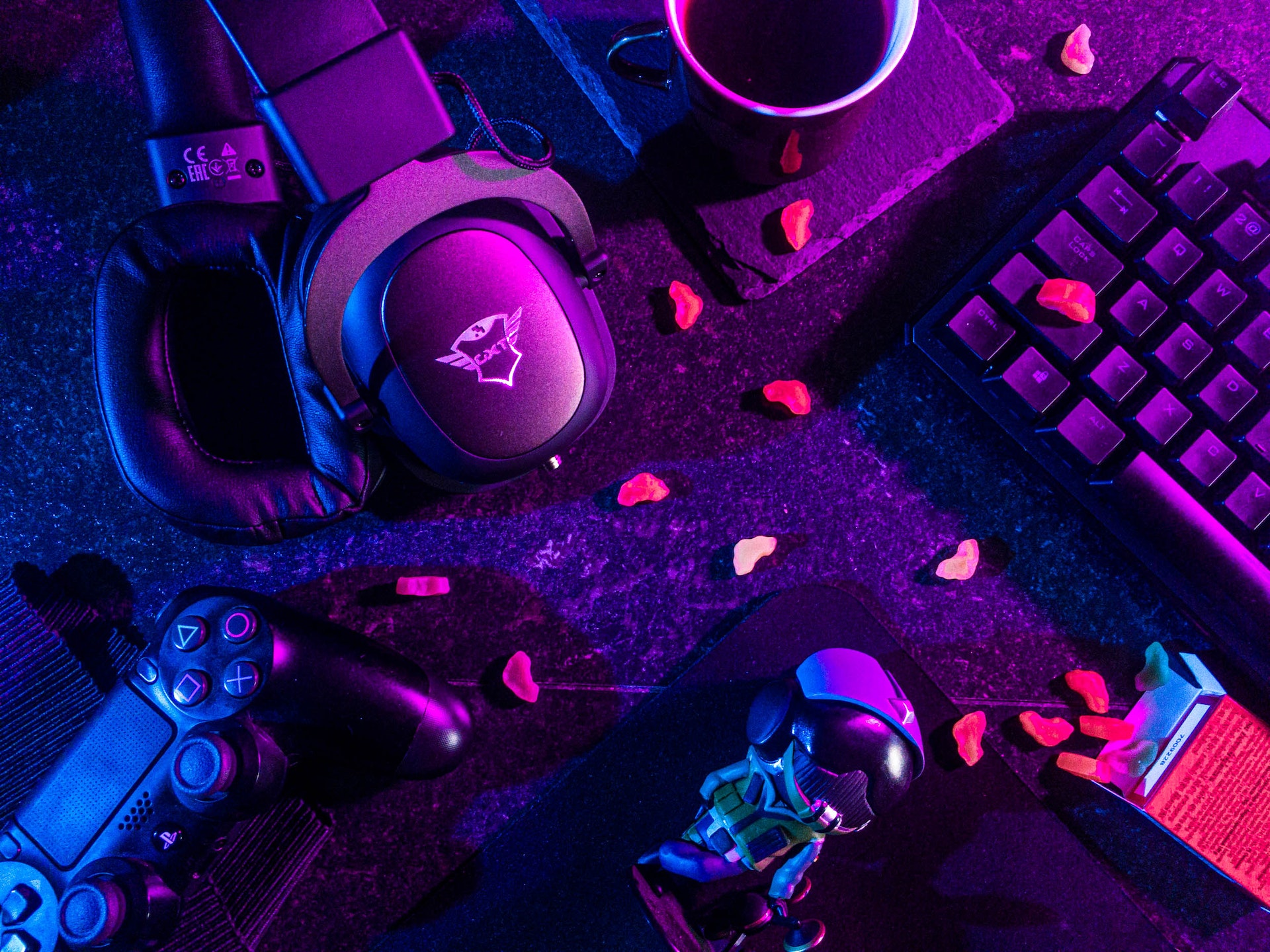 Logitech G305 vs Razer DeathAdder V2 Gaming Mouse Comparison