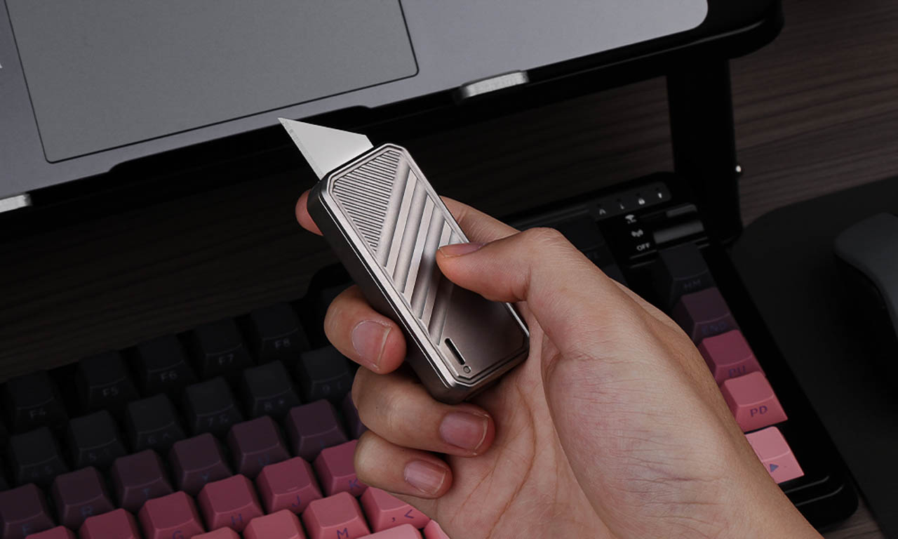This Tiny Magnetic Slider Wants You to Keep Holding It After the Cut