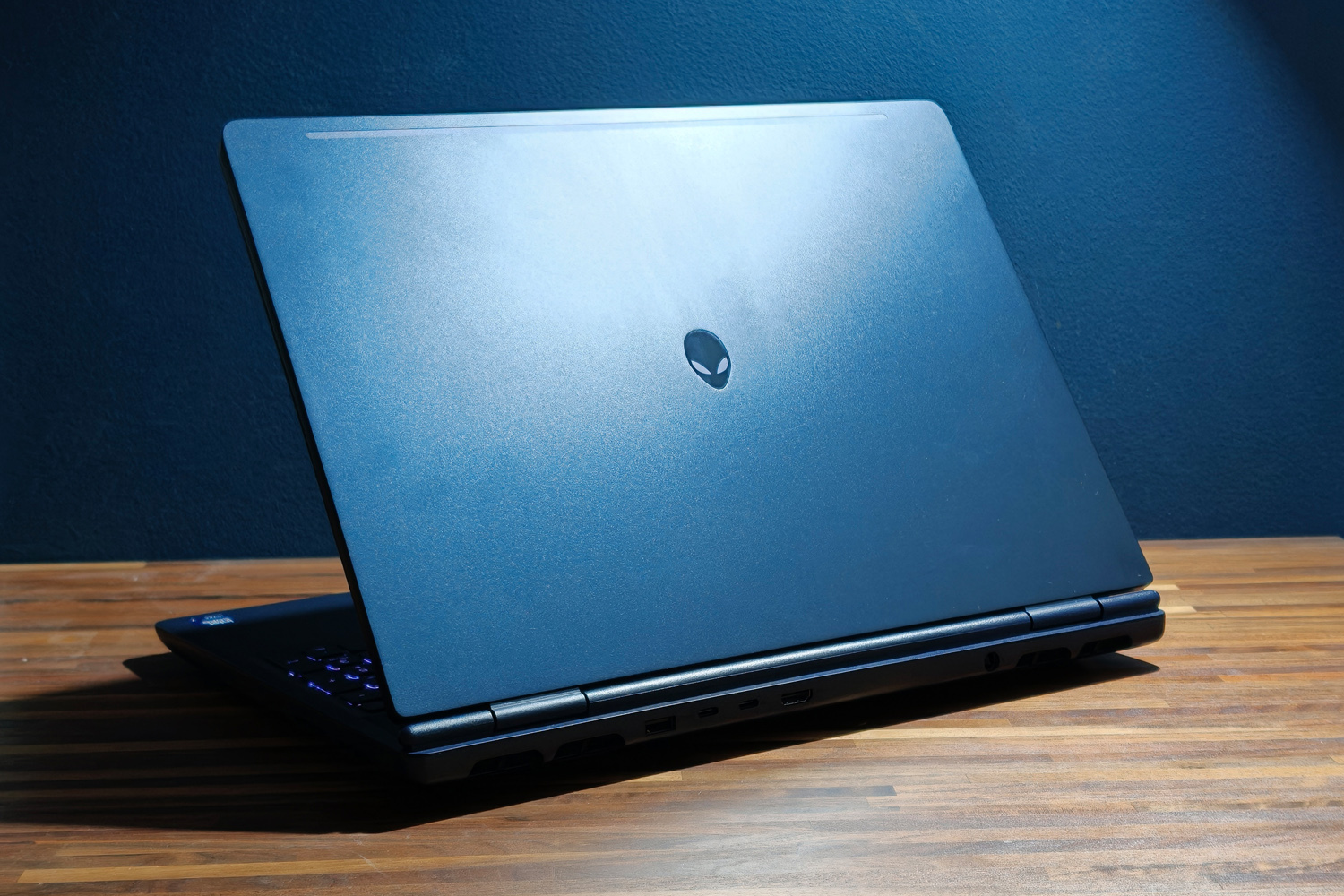 Alienware 16X Aurora 2025 review lid