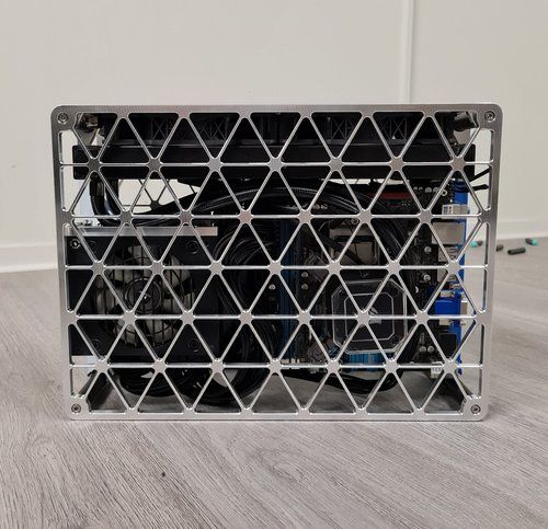 Community Feature: One Works’ Isogrid/ Aerospace Inspired Case – SFF.Network